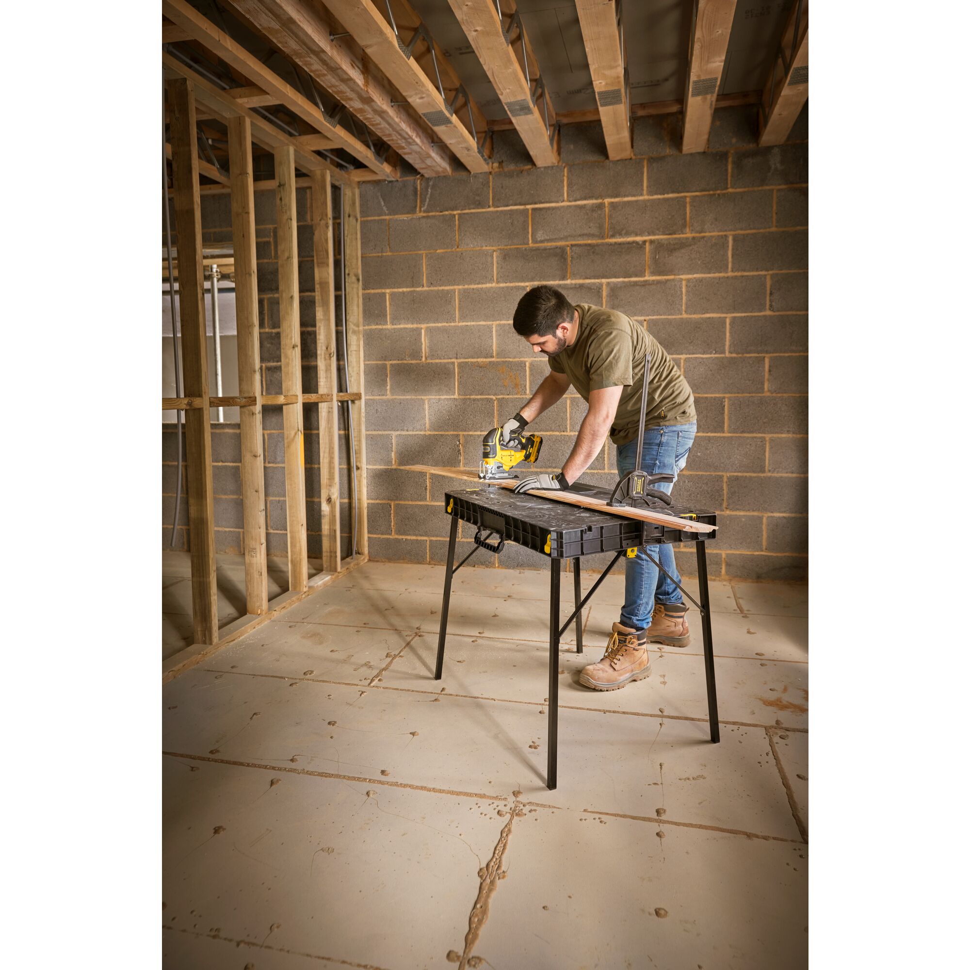 Mobile folding store workbench